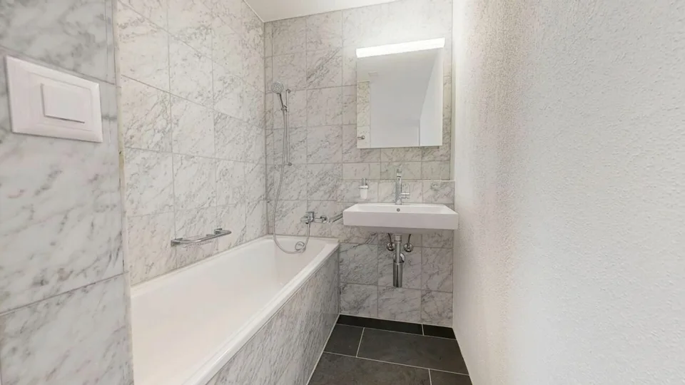 Modernes Wohnen in einer neu sanierten, lichtdurchfluteten 2,5-Zimmer-Wohnung