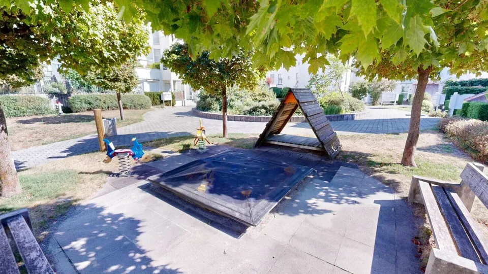 Modernes Wohnen in einer neu sanierten, lichtdurchfluteten 2,5-Zimmer-Wohnung
