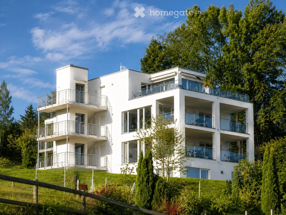Above Lake Zurich – 4½ rooms with 131 m² and 32.8 m² balcony