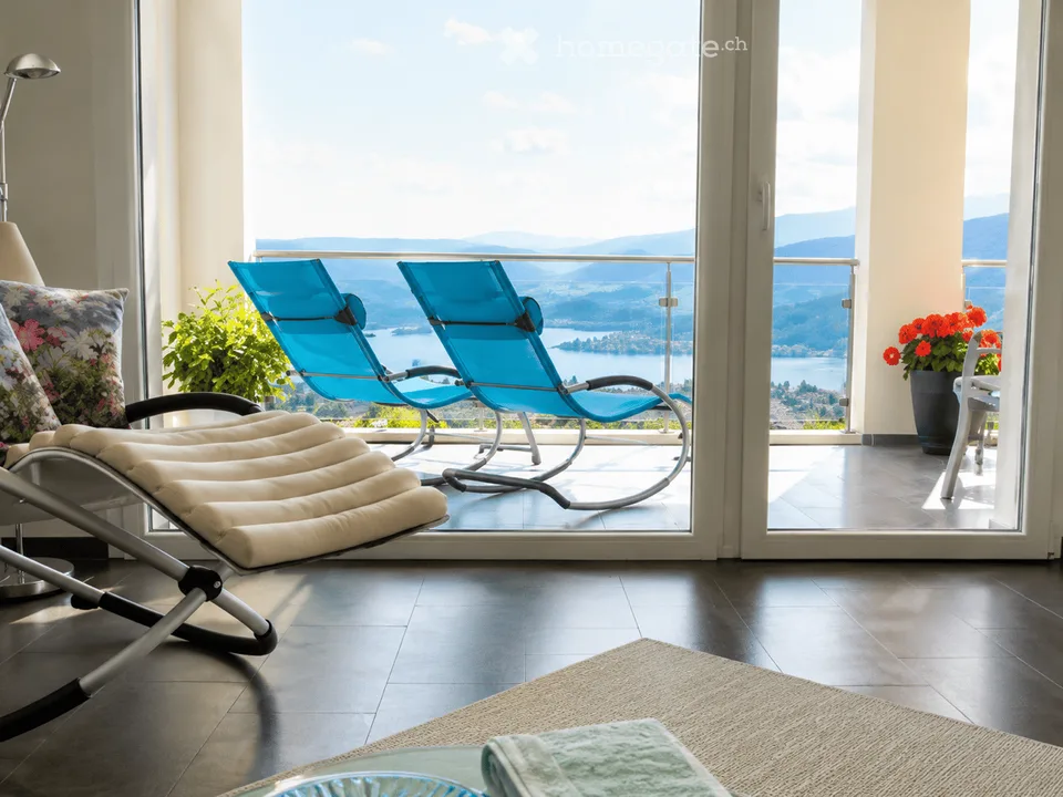 Above Lake Zurich – 4½ rooms with 131 m² and 32.8 m² balcony