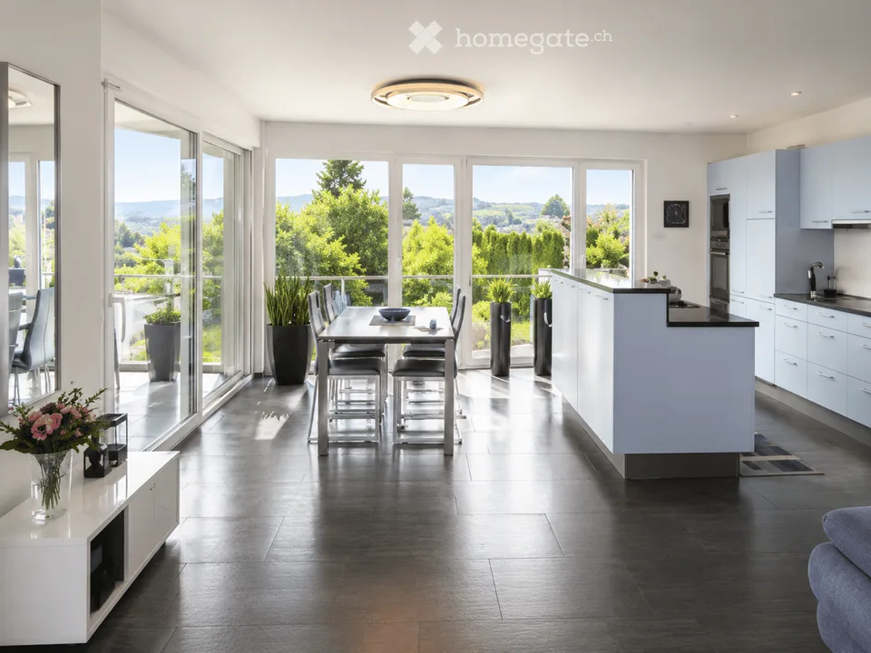 Above Lake Zurich – 4½ rooms with 131 m² and 32.8 m² balcony