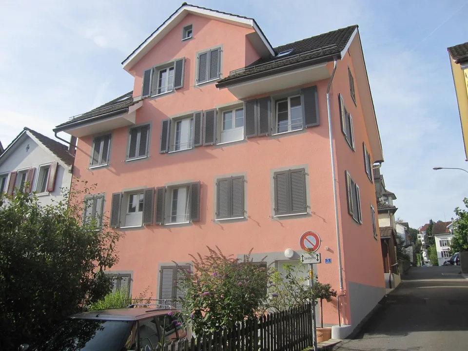 Im Zentrum von Wädenswil moderne 2,5-Zimmer Wohnung