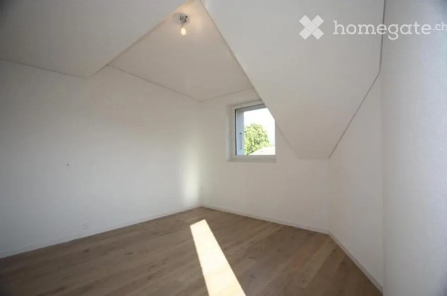 Helles 2.5-Zimmer-Wohnung mit Aussicht