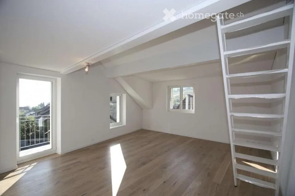 Helles 2.5-Zimmer-Wohnung mit Aussicht