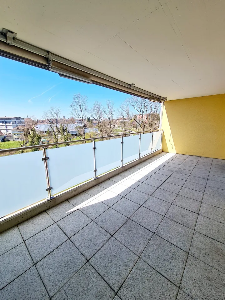 Appartamento soleggiato di 4,5 locali con ampio balcone