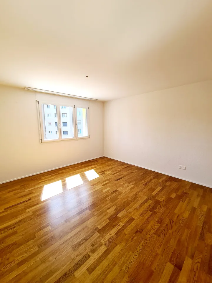 Appartamento soleggiato di 4,5 locali con ampio balcone