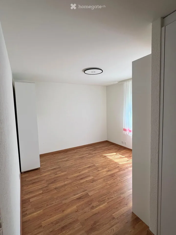 Appartamento di 3,5 locali con grande terrazza a Fällanden