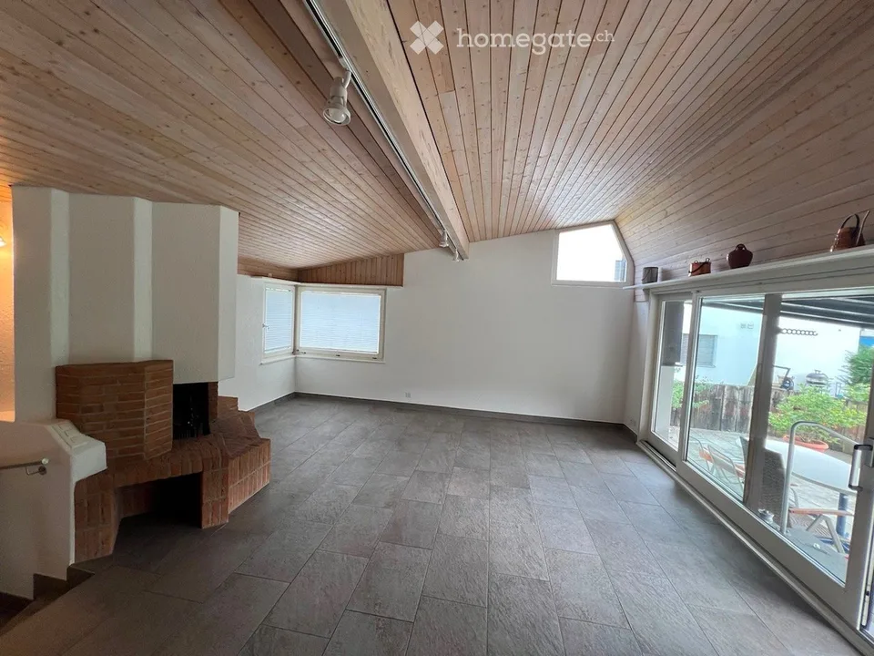 Charmante 3.5-Zimmer-Wohnung mit grosser Terrasse in Fällanden