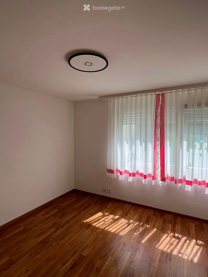Appartamento di 3,5 locali con grande terrazza a Fällanden