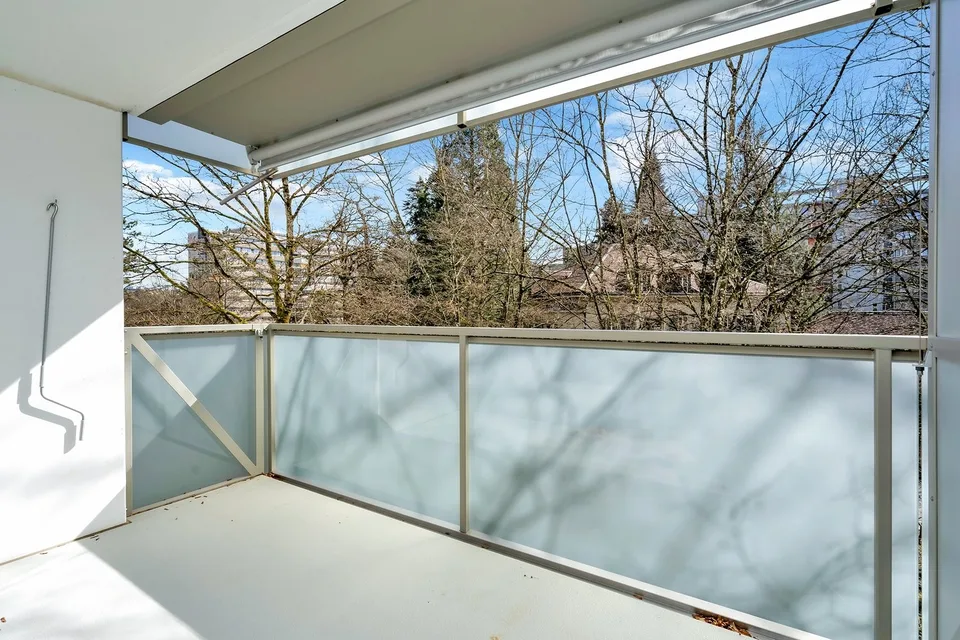 Modern 3.5-room apartment with loggia at Bümpliz Nord train station!