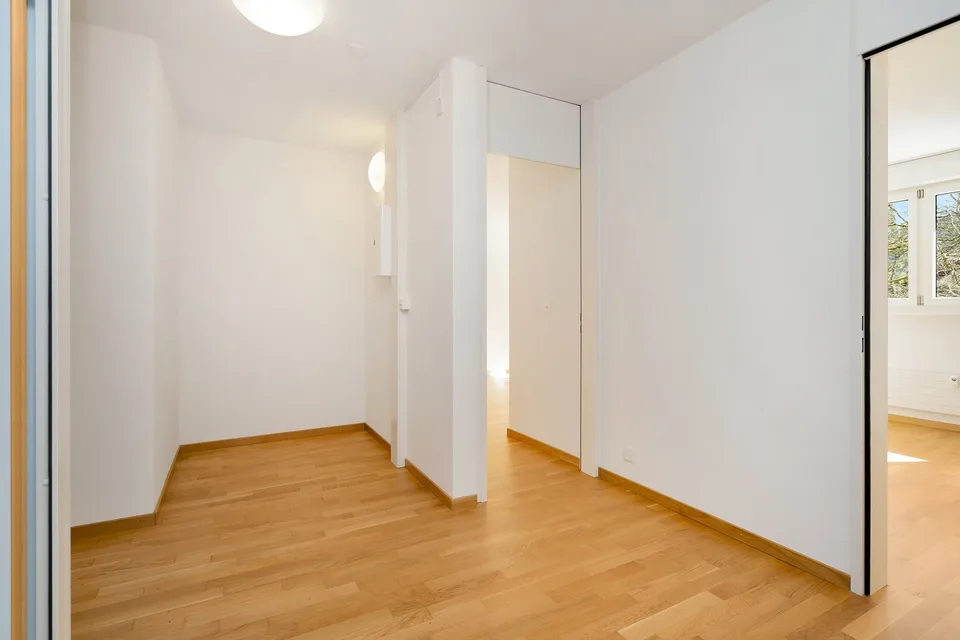 Modern 3.5-room apartment with loggia at Bümpliz Nord train station!