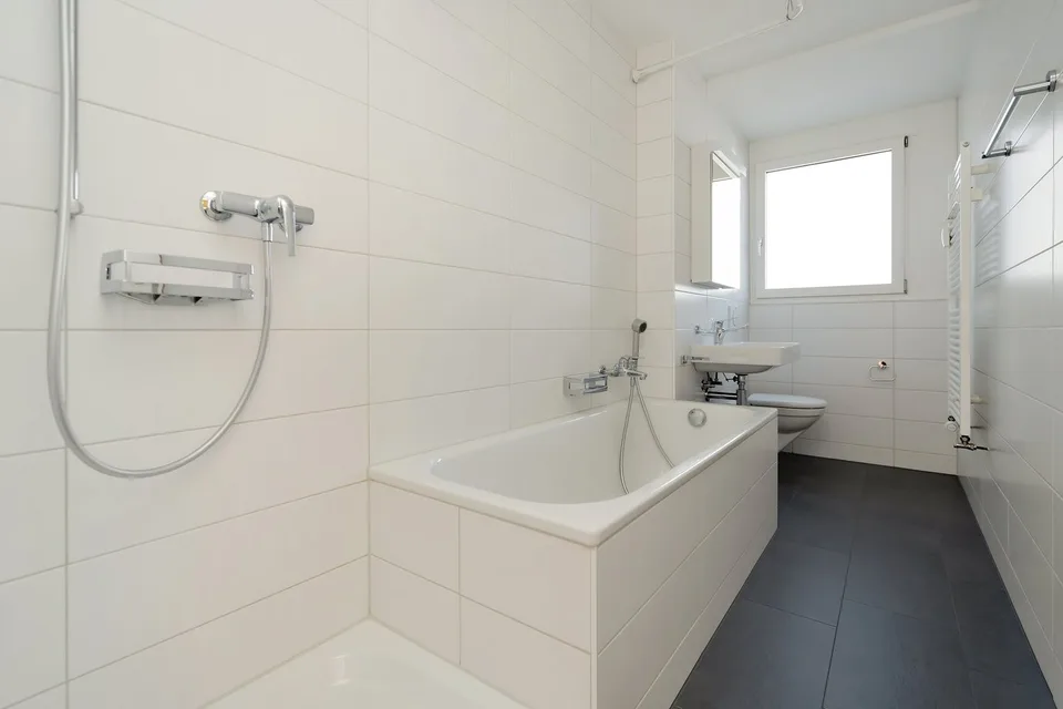 Modern 3.5-room apartment with loggia at Bümpliz Nord train station!