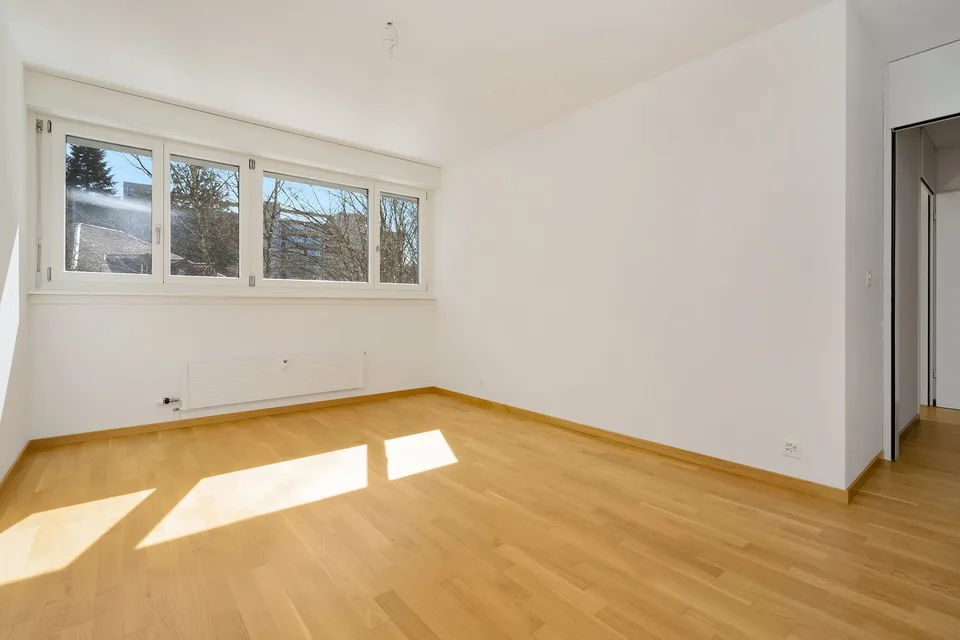 Modern 3.5-room apartment with loggia at Bümpliz Nord train station!