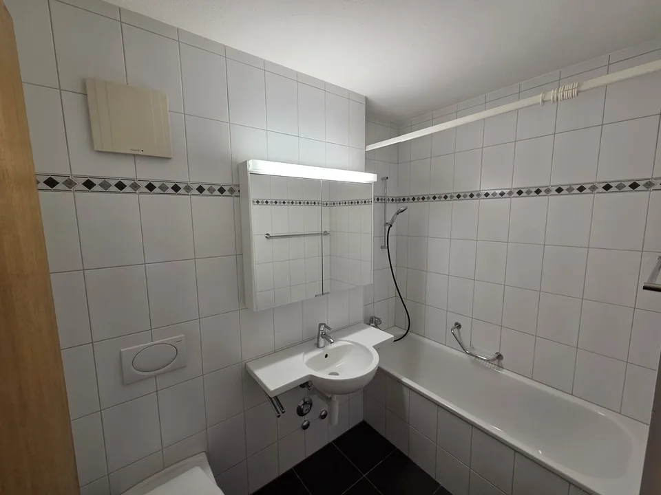 Bright 3.5-room apartment on the high ground floor for rent