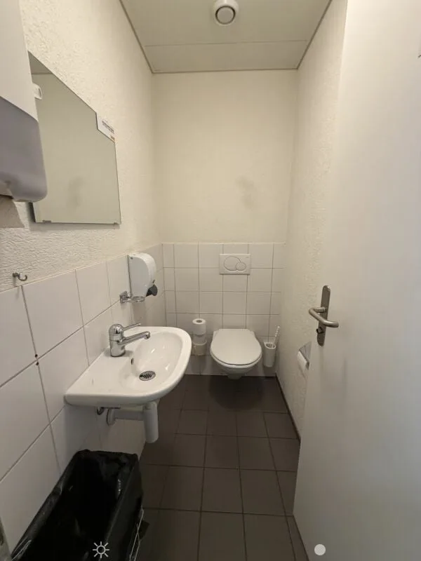 Ideally located sales area and office space