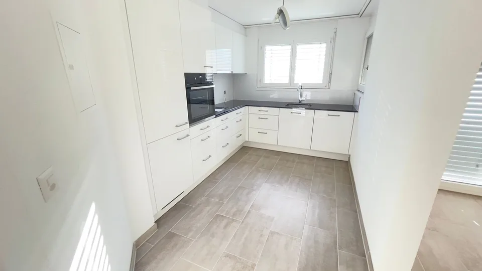 Zu vermieten per 01.05.2025 nach Vereinbarung 4.5 Zi-Wohnung mit Balkon