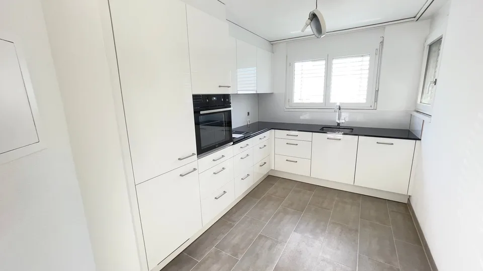 Zu vermieten per 01.05.2025 nach Vereinbarung 4.5 Zi-Wohnung mit Balkon