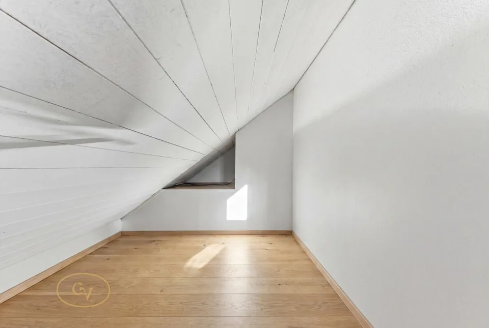 Sunny maisonette apartment with charm in the heart of Sins