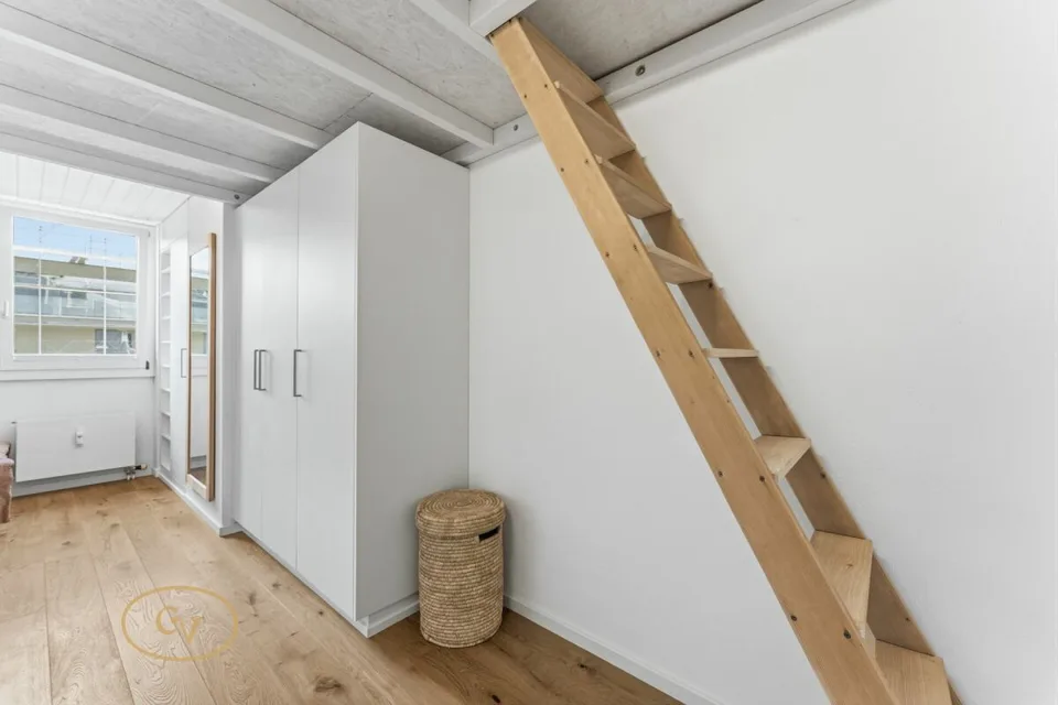 Sunny maisonette apartment with charm in the heart of Sins
