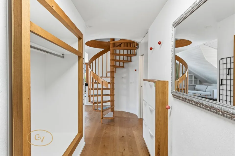 Sunny maisonette apartment with charm in the heart of Sins