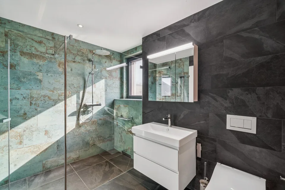 Lake view meets privacy - modern living with private sauna