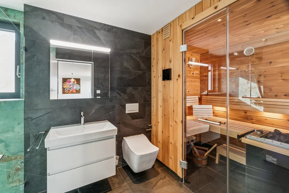 Lake view meets privacy - modern living with private sauna