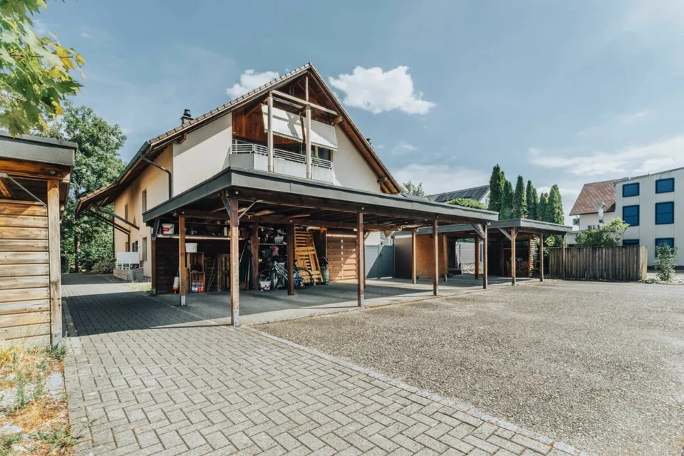 Appartamento di 4,5 locali luminoso con balcone coperto
