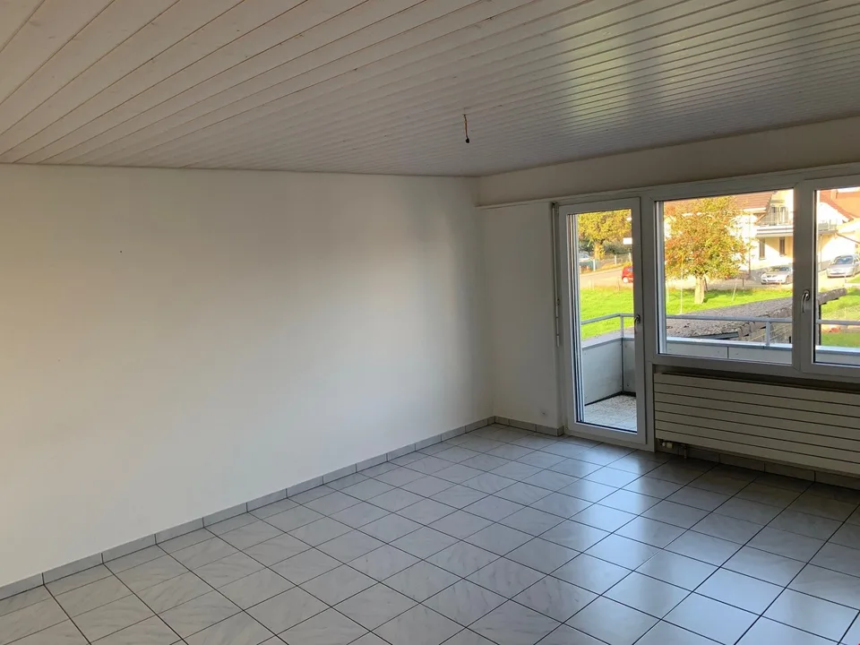 Schöne, helle 4 Zimmer Wohnung mit Balkon