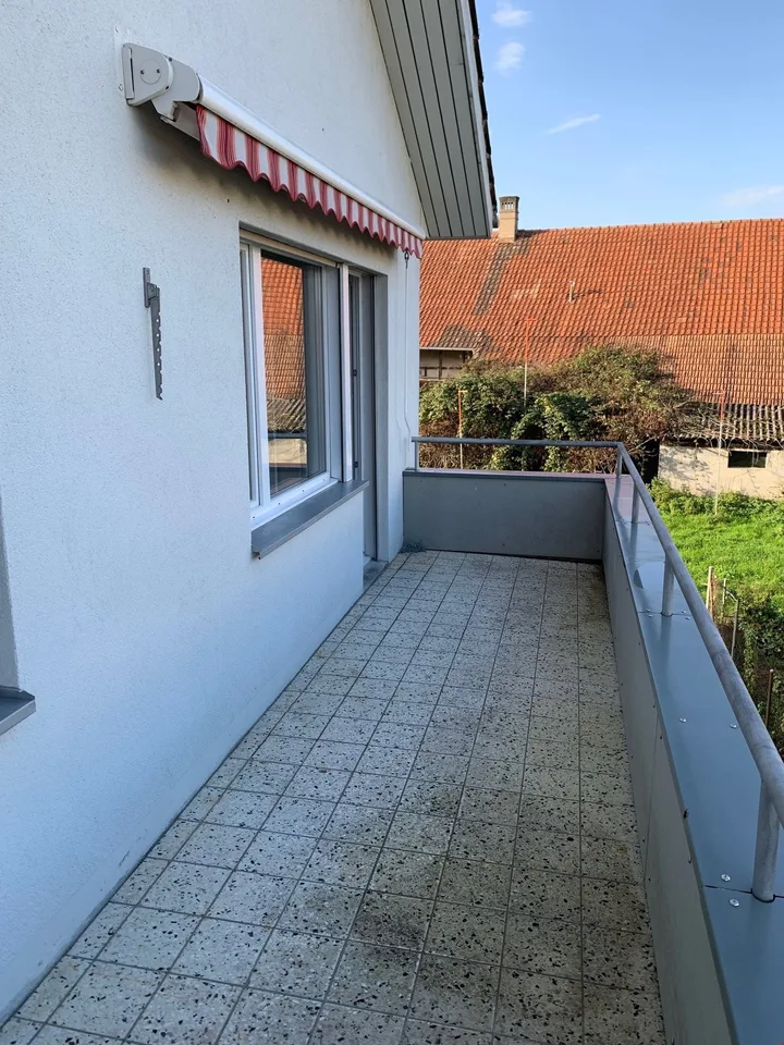Schöne, helle 4 Zimmer Wohnung mit Balkon