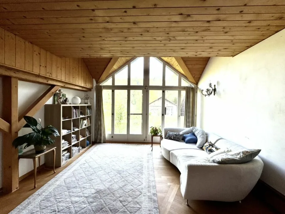 Grosses freistehendes 7.5-Zimmer-Bauernhaus für Pferdeliebhaber oder Kleintierhalter! Pferdeboxen, Remise, Wald und Wiesen ....