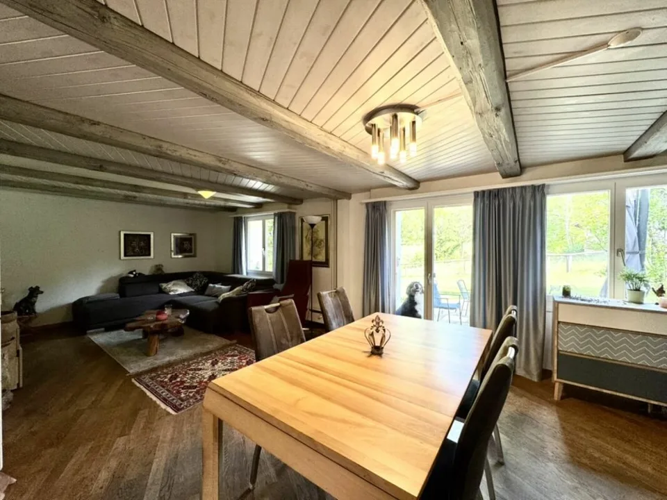 Grosses freistehendes 7.5-Zimmer-Bauernhaus für Pferdeliebhaber oder Kleintierhalter! Pferdeboxen, Remise, Wald und Wiesen ....