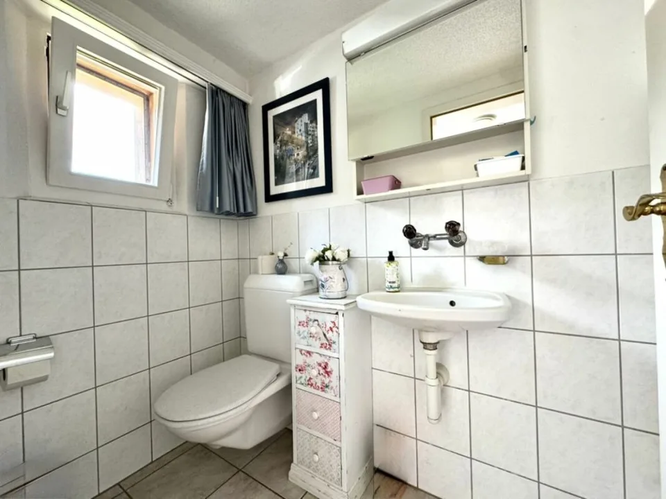 Grosses freistehendes 7.5-Zimmer-Bauernhaus für Pferdeliebhaber oder Kleintierhalter! Pferdeboxen, Remise, Wald und Wiesen ....