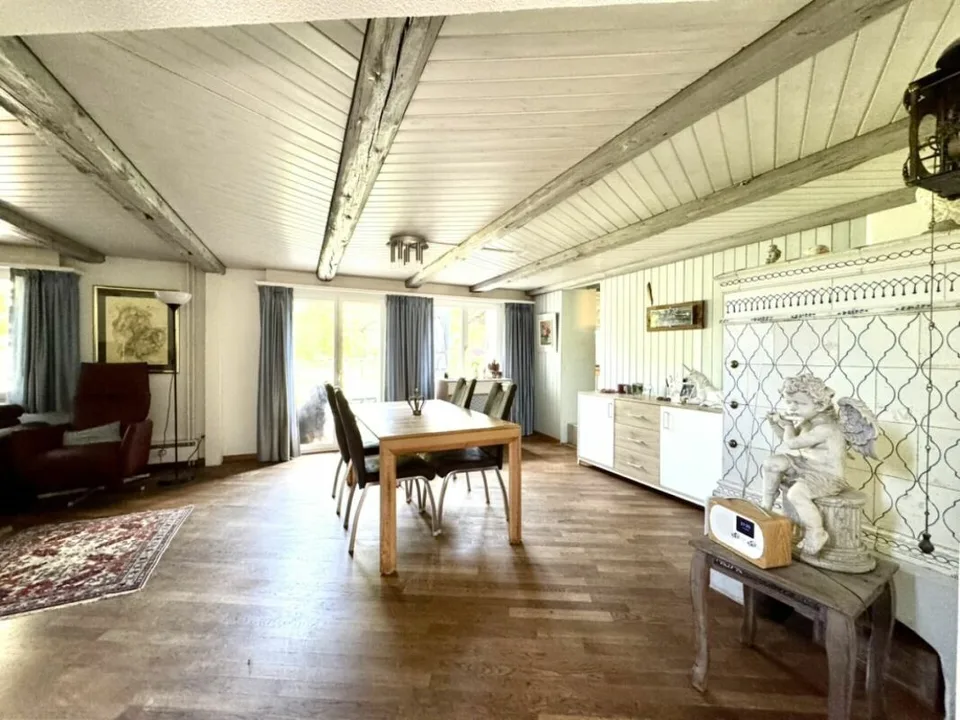Grosses freistehendes 7.5-Zimmer-Bauernhaus für Pferdeliebhaber oder Kleintierhalter! Pferdeboxen, Remise, Wald und Wiesen ....