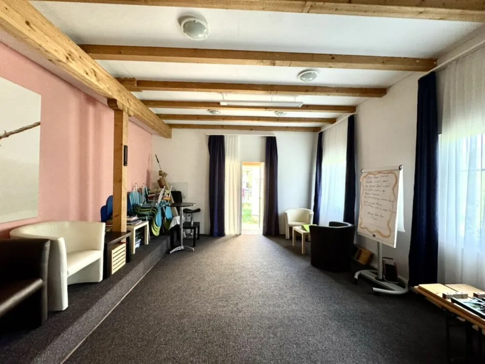 Grosses freistehendes 7.5-Zimmer-Bauernhaus für Pferdeliebhaber oder Kleintierhalter! Pferdeboxen, Remise, Wald und Wiesen ....