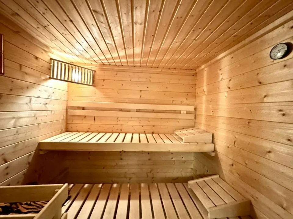 Grosses freistehendes 7.5-Zimmer-Bauernhaus für Pferdeliebhaber oder Kleintierhalter! Pferdeboxen, Remise, Wald und Wiesen ....