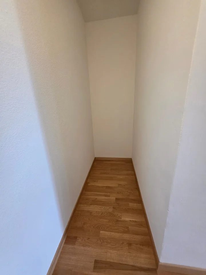 Unconventional 2.5 room apartment with balcony / high ground floor with lift