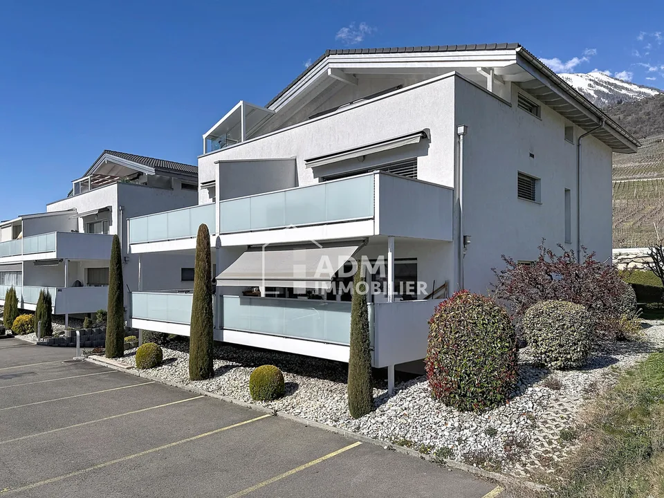 Leytron, spacious 4.5-room attic apartment