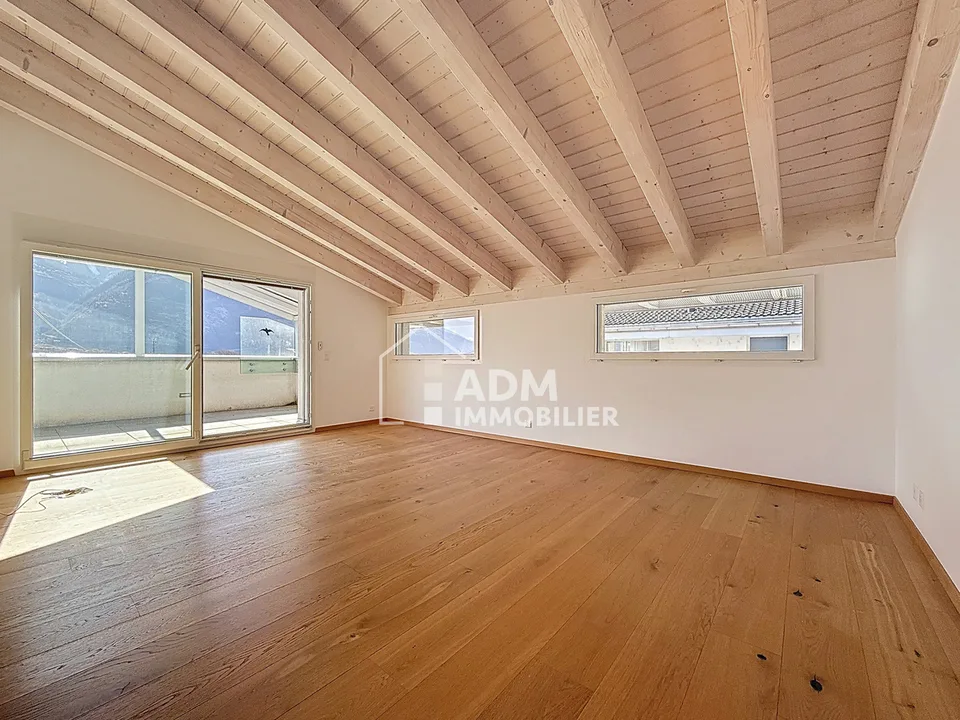 Leytron, spacious 4.5-room attic apartment