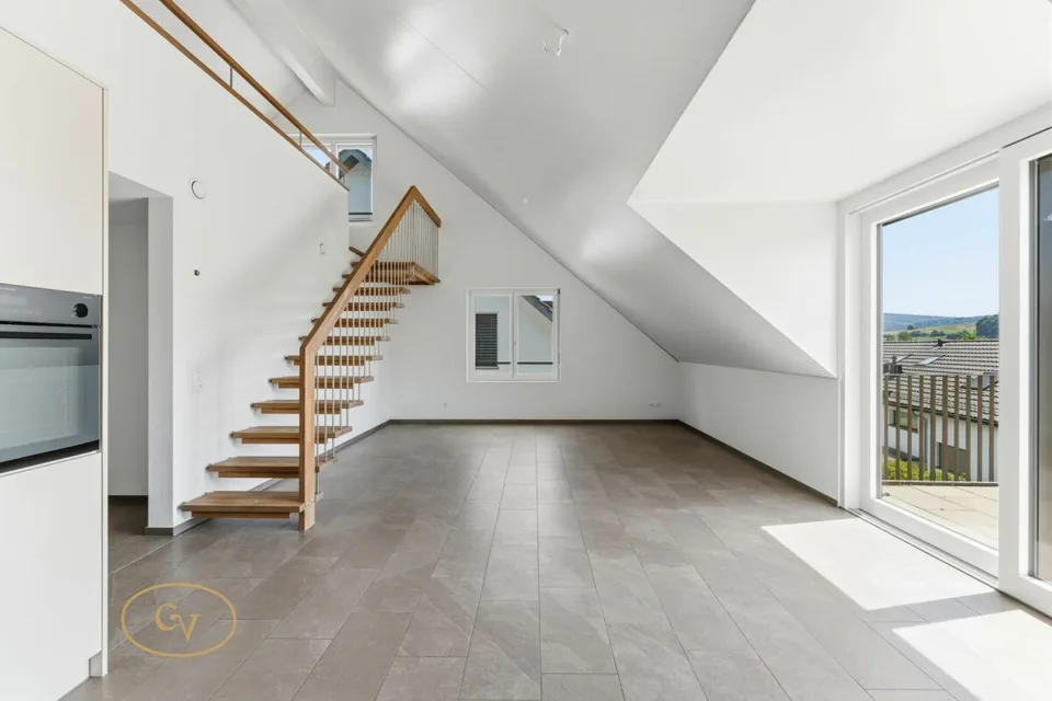 Bright and airy maisonette apartment with gallery, far-reaching views, and evening sun