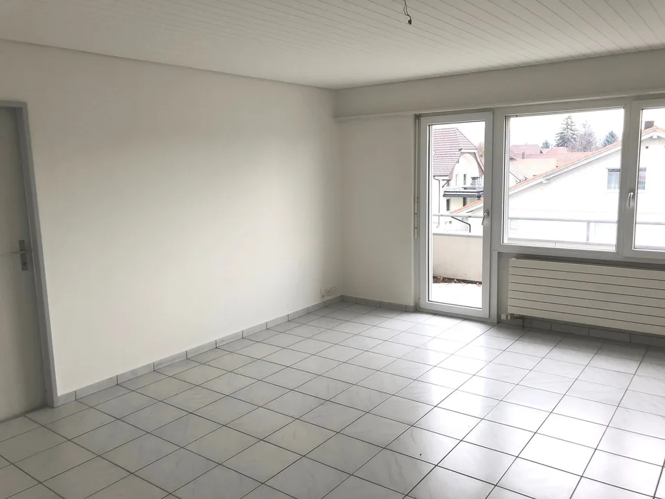 Helle 3.5-Zimmer-Wohnung mit Balkon im ruhigen Schwadernau