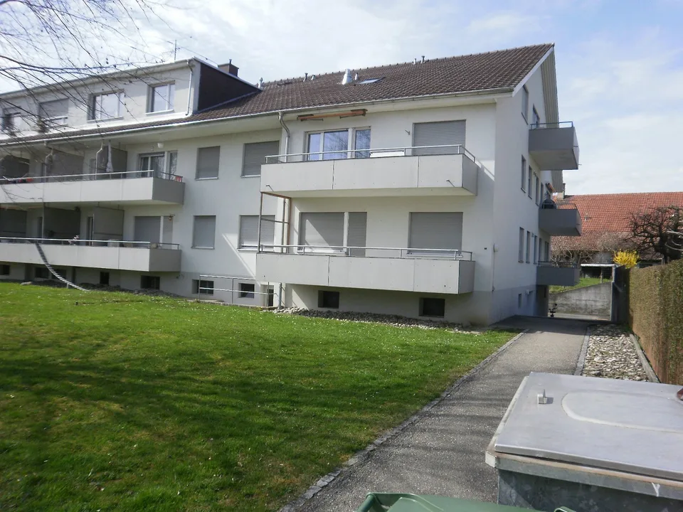 Helle 3.5-Zimmer-Wohnung mit Balkon im ruhigen Schwadernau