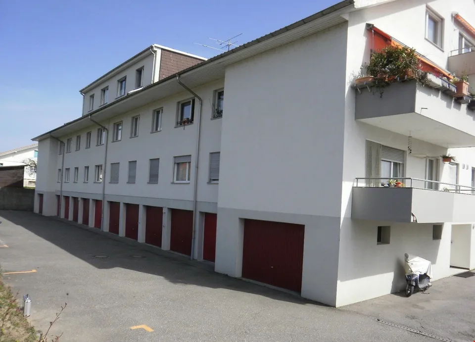 Helle 3.5-Zimmer-Wohnung mit Balkon im ruhigen Schwadernau