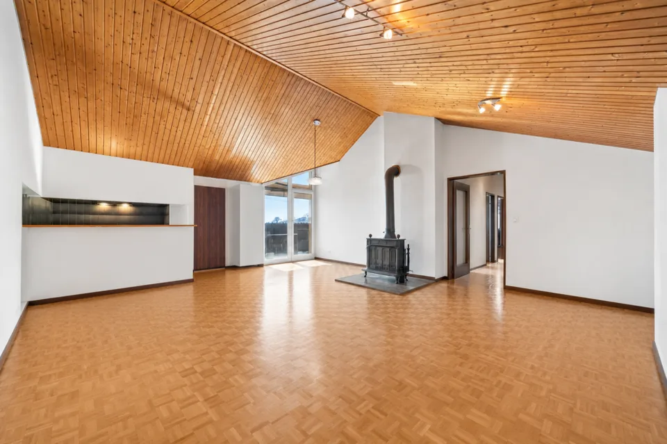 Wohnung mit 3,5 Zimmern und einer atemberaubenden Aussicht auf den See und die Berge!