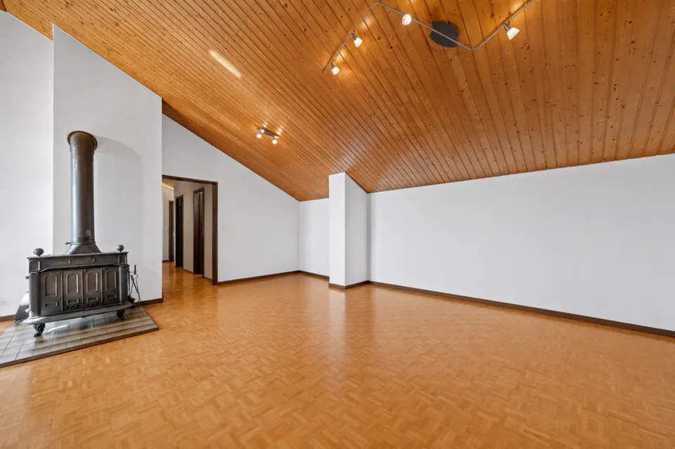 Wohnung mit 3,5 Zimmern und einer atemberaubenden Aussicht auf den See und die Berge!