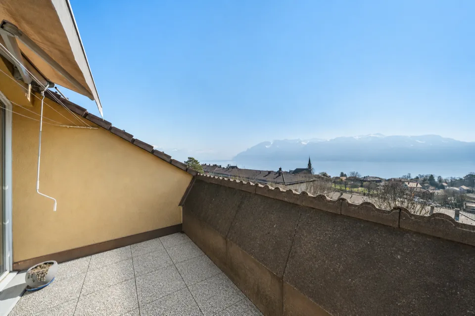 Appartement de 3,5 pièces avec une magnifique vue sur le lac et les montagnes !