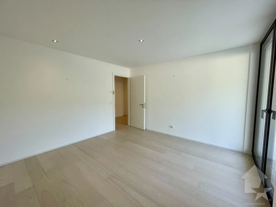 Contemporary apartment in the heights of Sierre with panoramic views