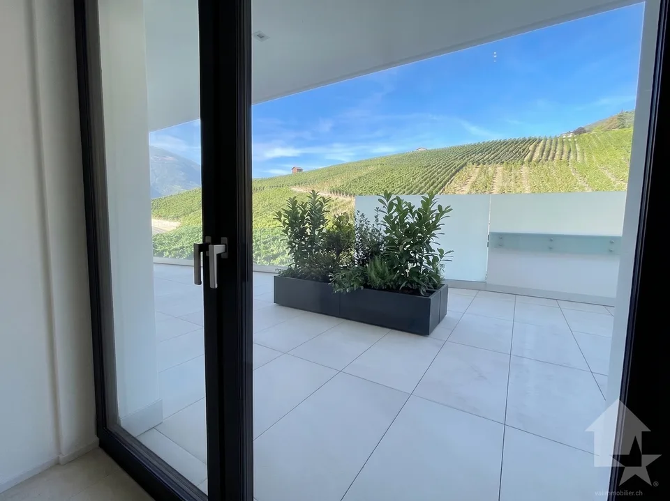 Contemporary apartment in the heights of Sierre with panoramic views