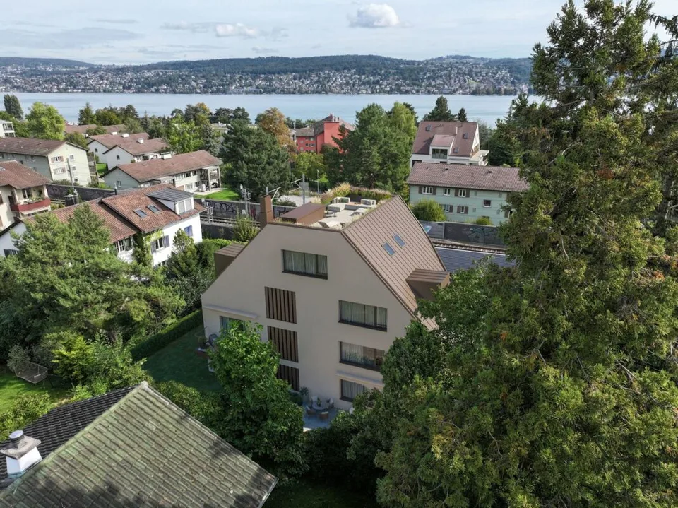 5.5-room maisonette with private rooftop terrace and lake view – photo 11 of 11