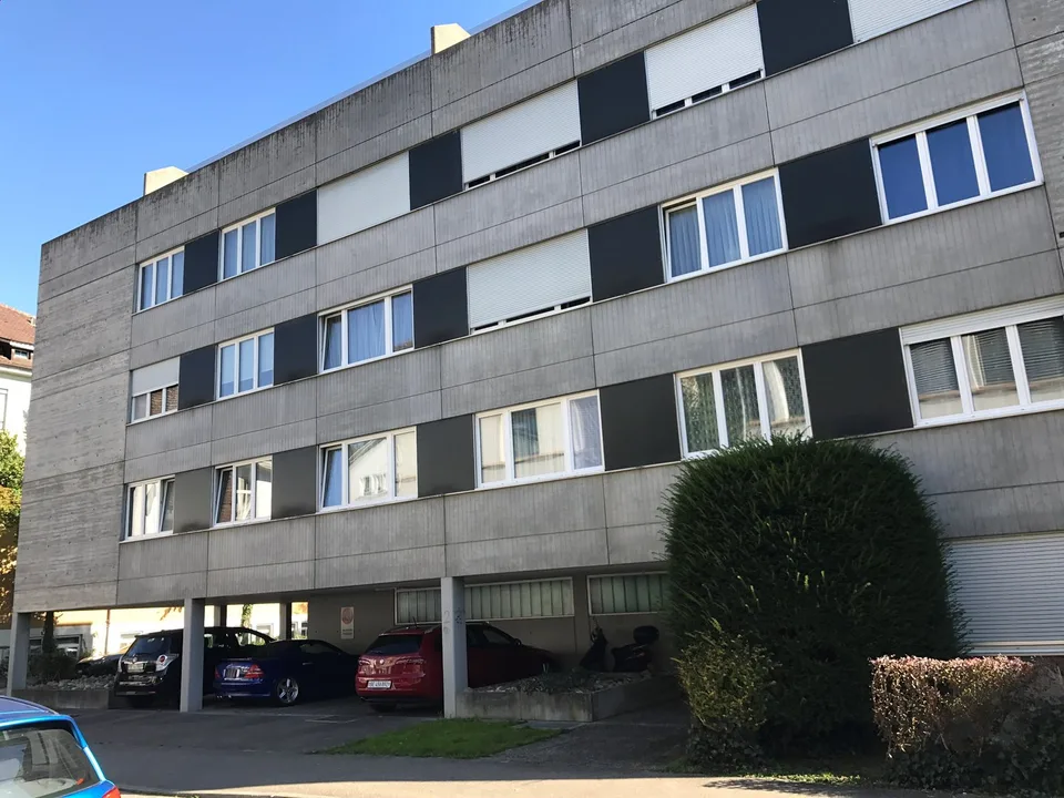 Grosser gedeckter Aussenparkplatz im Gurzelenquartier zu vermieten