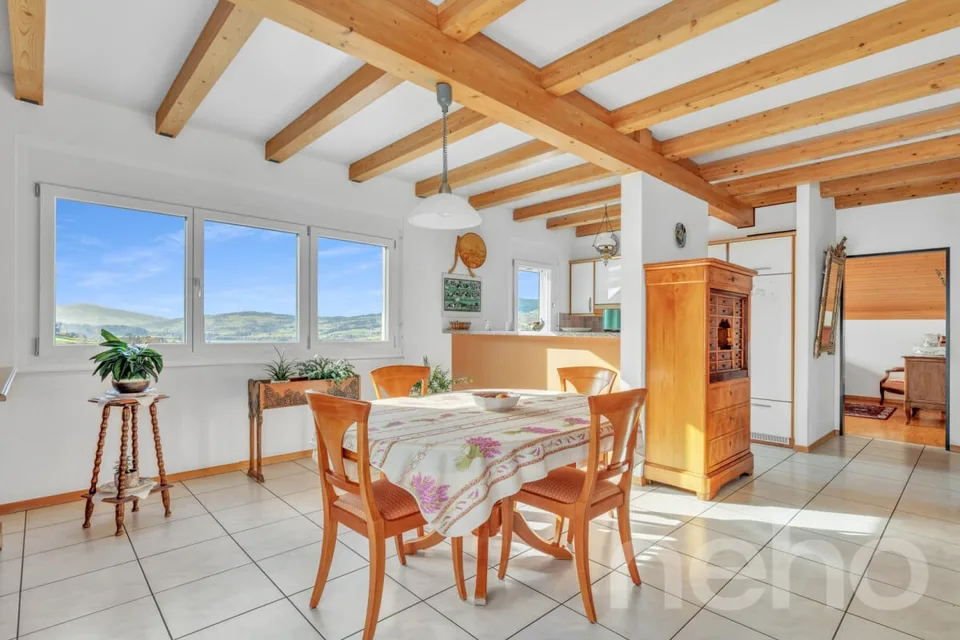 Lusso discreto a La Roche: Villa d'eccezione con vista panoramica